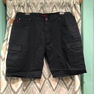 Brand New Pair of Mens Work Shorts Multiple Pockets Zipper Closure Navy Blue 42